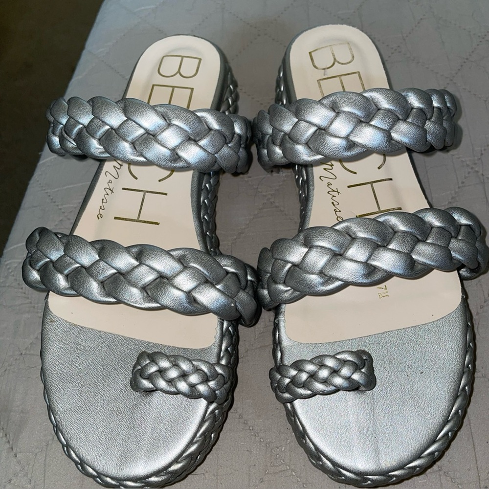 Beach by Maltisse silver sandals size 7. - Picture 1 of 5